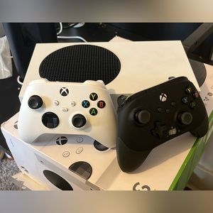 Xbox Series S with 2 Controllers